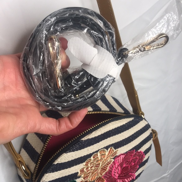 Chico’s Spring Circle Box Floral Stripe Purse with Card Slots - Picture 9 of 15